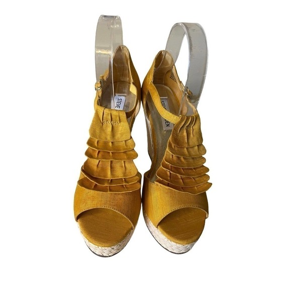 Steve Madden Valour Ruffle Sandals Weave Wedge Shoes Size 7.5 Mustard Buckle - Picture 9 of 9